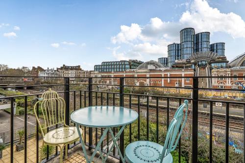 Stylish 2Bed 2Bath Kensington Olympia Flat - image 7
