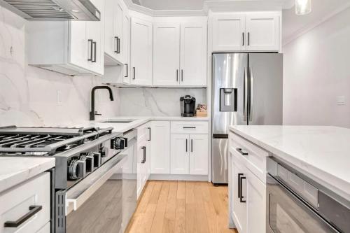 Modern Luxury 3BR 2BA 10 minutes to NYC in Weehawken