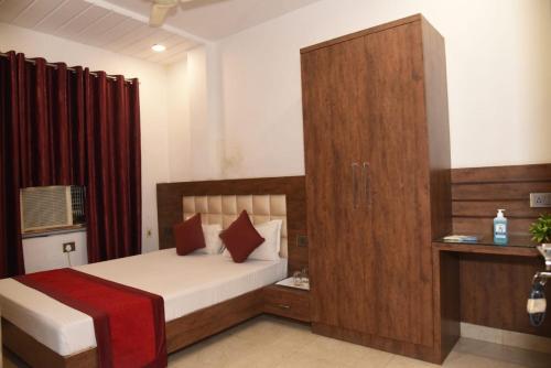 Hotel New M I Plaza