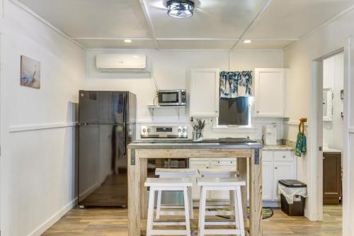 Pet-Friendly Canyon Lake Studio Fish, Boat, Relax in Canyon Lake, USA