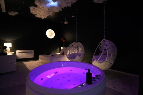 Pezsgőfürdő, Love room Air in Jujurieux
