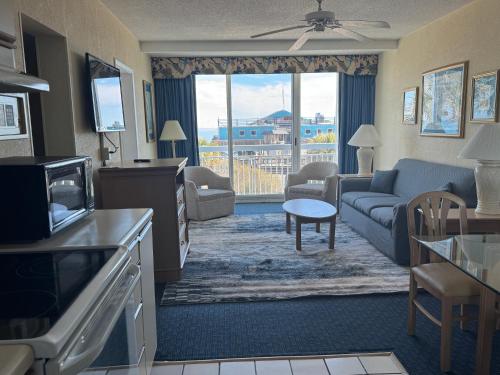 Enjoy & Relax Ocean front King apartment with bunks - image 14
