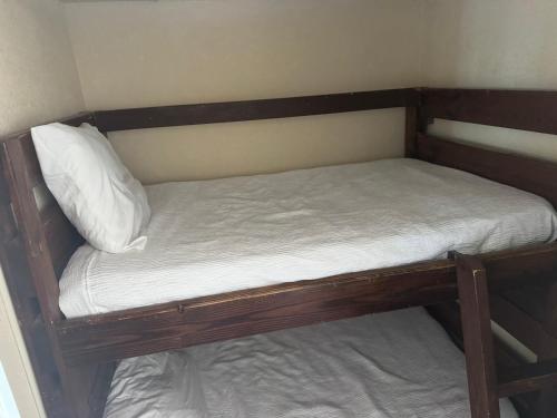 Enjoy & Relax Ocean front King apartment with bunks - image 3