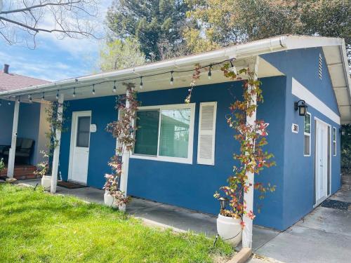 Boutique Living at Cozy Blue Modern Wine Country in Templtona (CA)