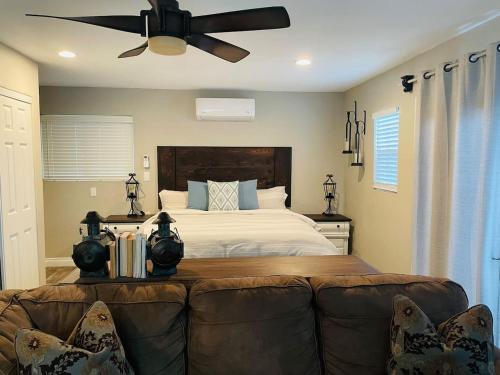 Boutique Living at Cozy Blue Modern Wine Country in Templtona (CA)