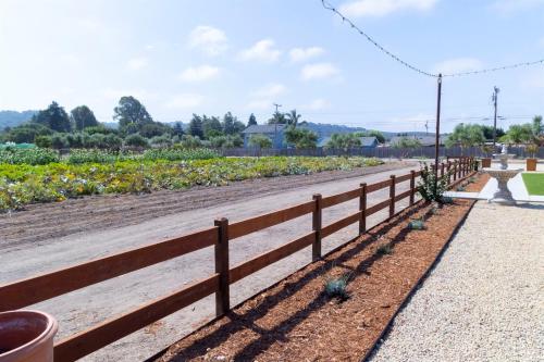 Luxury Farmhouse Near Coast & Wine – khách sạn tại Huasna