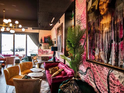 Restaurant, ibis Styles Lausanne Center MadHouse in Lausanne