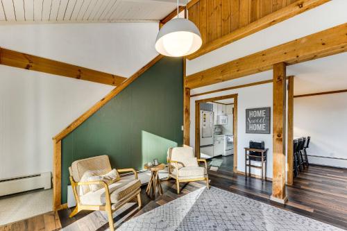 Resort-Style Community! Quechee Chalet with Deck in 奎奇