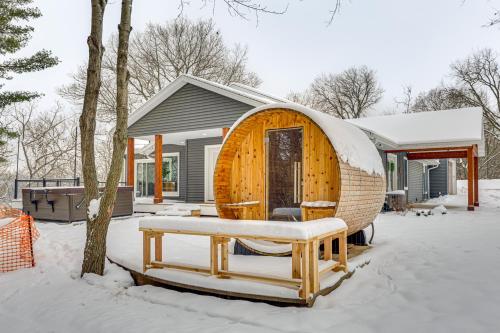 Hot Tub, Dock & Sauna! 'Lake Wisconsin Retreat' in Sauk City (WI)