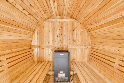 Hot Tub, Dock & Sauna! 'Lake Wisconsin Retreat' in Sauk City (WI)