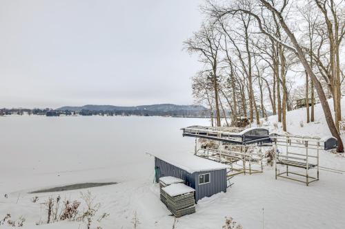 Hot Tub, Dock & Sauna! 'Lake Wisconsin Retreat' in Sauk City (WI)