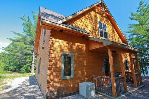 Whitewater Cottage & RV Resort in Foresters Falls (ON)