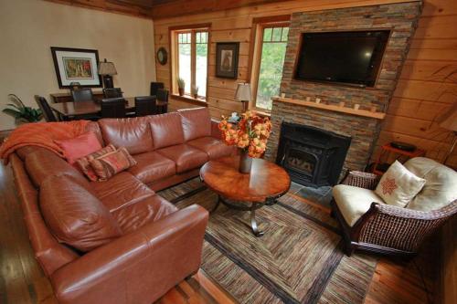 Whitewater Cottage & RV Resort in Foresters Falls (ON)