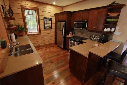 Whitewater Cottage & RV Resort in Foresters Falls (ON)