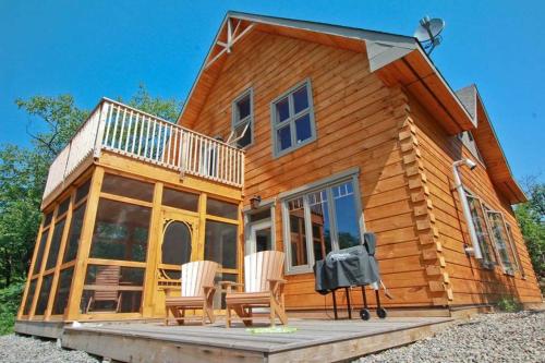 Whitewater Cottage & RV Resort in Foresters Falls (ON)