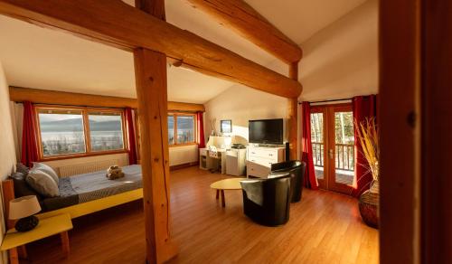 威利斯頓湖度假酒店 (Williston Lake Resort) in 哈德森斯賀普 (BC)