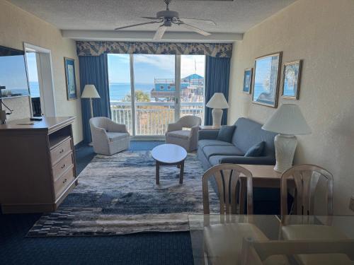 Enjoy & Relax Ocean front King apartment with bunks - image 8