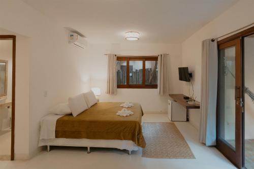 1 queen bed, 2 twin beds