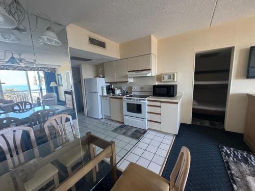 Enjoy & Relax Ocean front King apartment with bunks - image 5