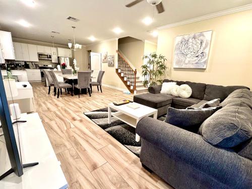 Family Spacious New Cozy 5BR House in Asian Town – khách sạn tại Sugarland