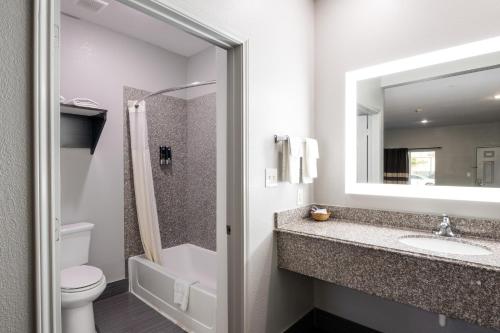 Moonlight Suites - Houston/George Bush Int'l Airport - image 19