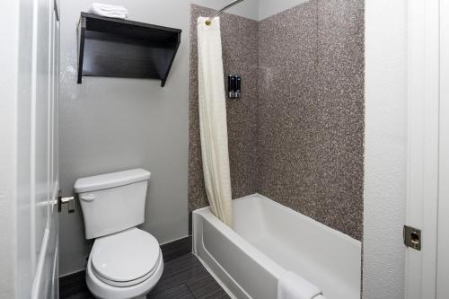 Moonlight Suites - Houston/George Bush Int'l Airport - image 23