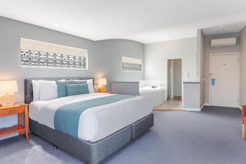 Waves Luxury Suites & Port Central Apartments - Warrnambool