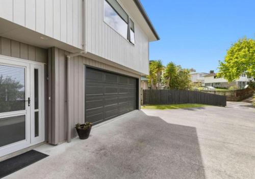 Exterior view, Stylish Tawa Retreat in Tawa
