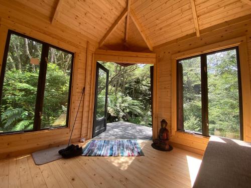 Dārzs, The Divvy Hut Raglan Retreat in Karamu