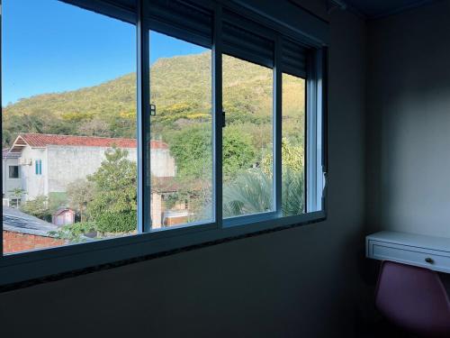 Casa 2 QUARTOS 2 BANHEIROS Freguesia do Ribeirao da Ilha in Ribeirao da Ilha