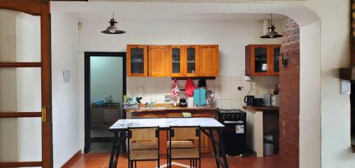 Kitchen, Hostel Kuyen Mapu in Comodoro Rivadavia