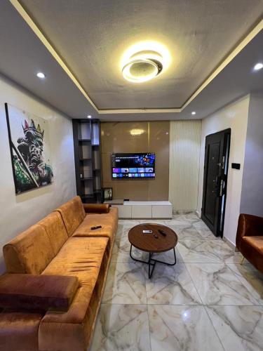 Cozy 1 Bedroom Apartment in a Gated Estate – khách sạn tại Somolu