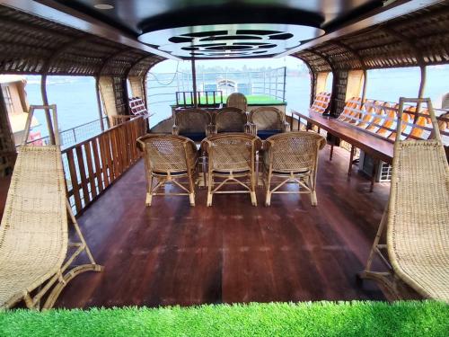Little Mermaid - Houseboat Cruise - image 2