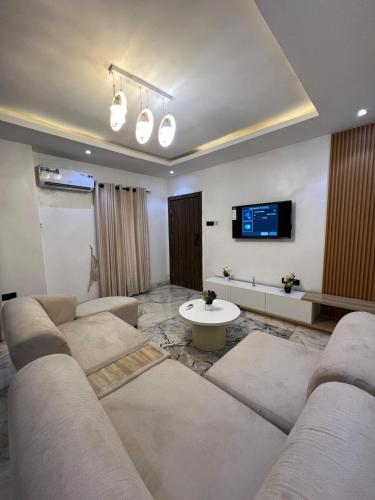 Elegant 1 Bedroom Apartment Close to the Airport – khách sạn tại Somolu