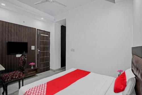 Hotel O New Signature near Iskcon Temple – Noida, DC