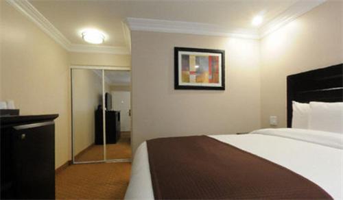 Raincross Hotel – Riverside, CA