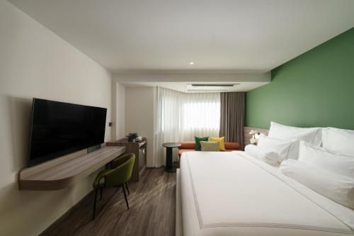 room detail thumbnail 1