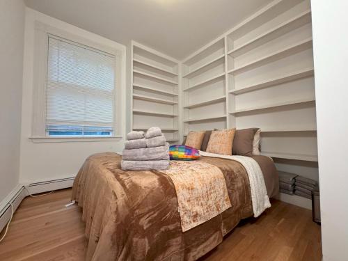 Harvard House - 2BR Retreat adjacent to university in Cambridge, USA