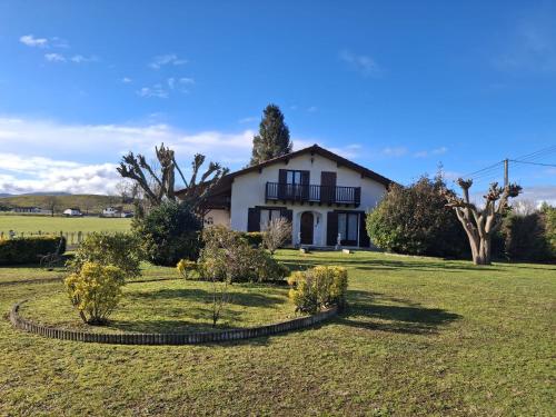 Maison familiale Pays Basque gîte à louer Bussunarits-Sarrasquette