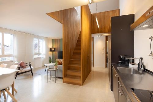 設施, STAYY WarmWood Maisonette Premium Family and Business Suite - 24h Self Check-in - free Parking - 25' in 迪肯孔