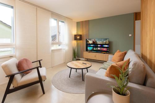 共用Lounge/電視區, STAYY WarmWood Maisonette Premium Family and Business Suite - 24h Self Check-in - free Parking - 25' in 迪肯孔