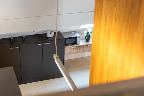 廚房, STAYY WarmWood Maisonette Premium Family and Business Suite - 24h Self Check-in - free Parking - 25' in 迪肯孔