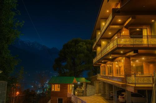 Rockland Cottage Manali - Centrally Heated & Air Cooled Luxury Rooms with Mountain & River View in Vashist