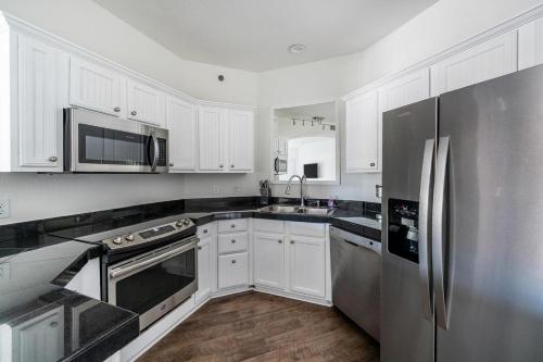 Facilities, Landing Amazing 2BD Courtyard Rooftop Lounge in Gulf Shores