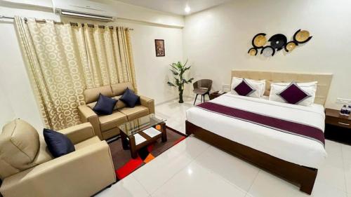 Hotel Casa Lorven Near Golf Course in Balayya Sastri Layout