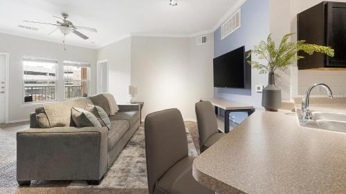 Landing Modern 2BD Clubhouse - Corpus Christi, TX