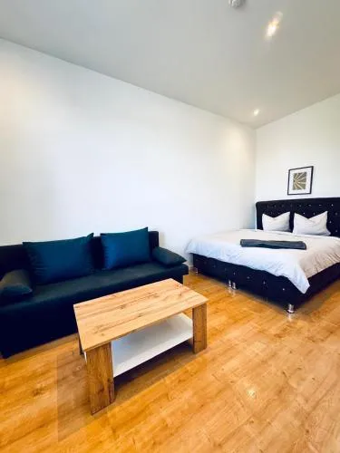 Comfortable Private Rooms in 3BR Apartment Near Kaufpark Alterlaa in Wien, Österreich