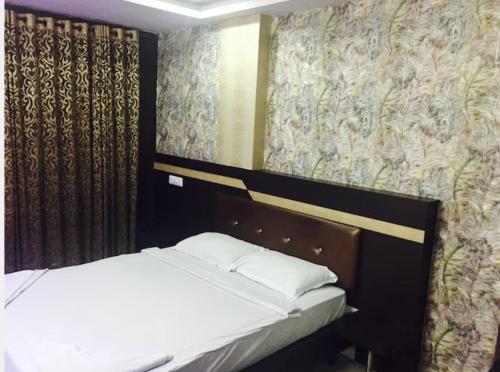 Highway Grand Residency – Hyderabad, IA