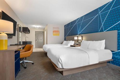 Ashton Inn & Suites - image 33