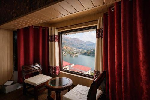 RaahgirStays The Lake Nest - Nainital